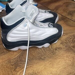 JORDAN PRO STRONG BASKETBALL SHOES